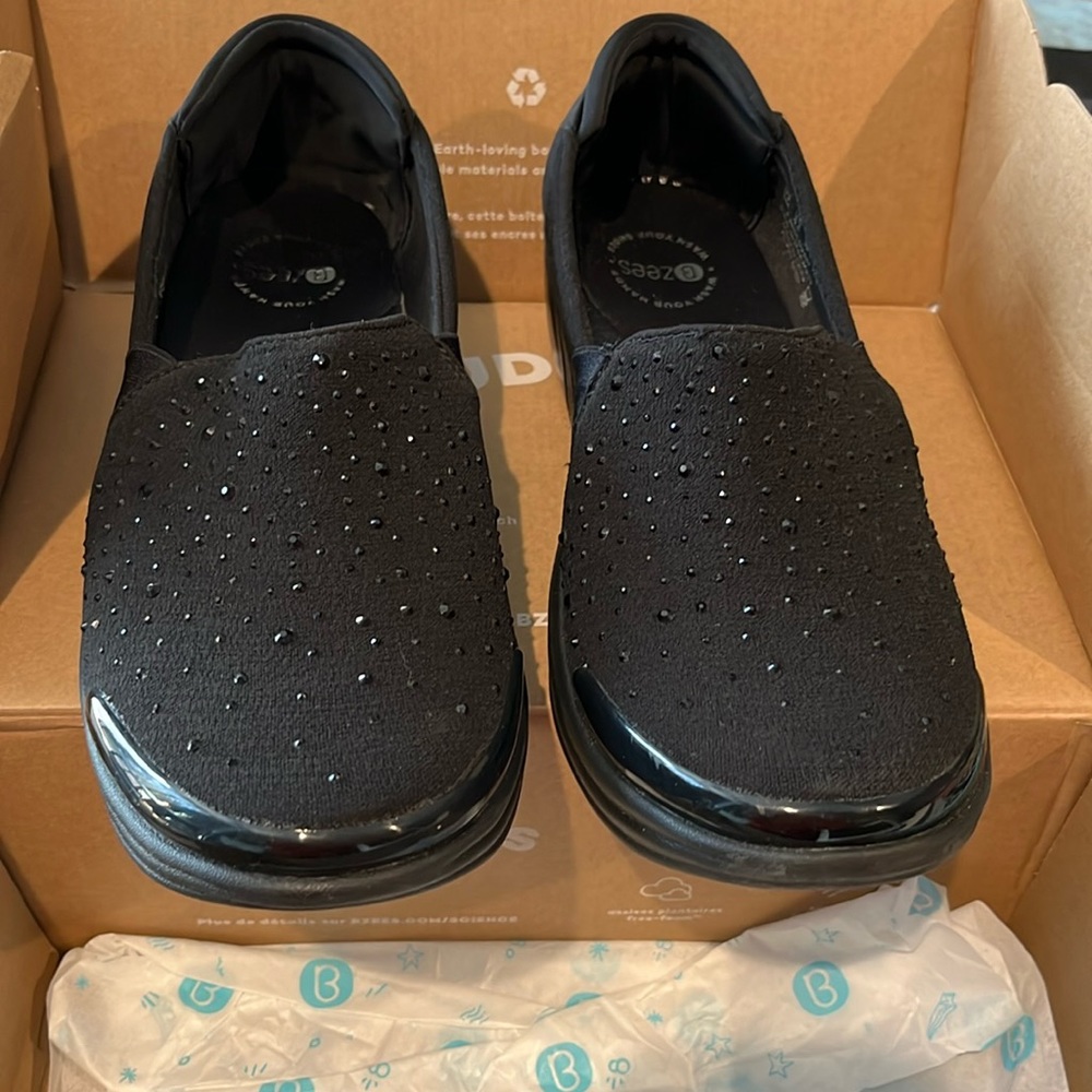 CLEAR OUT SALE: $20. BZEES Poppyseed Black slip on, Size 8. VGUC. Worn once.